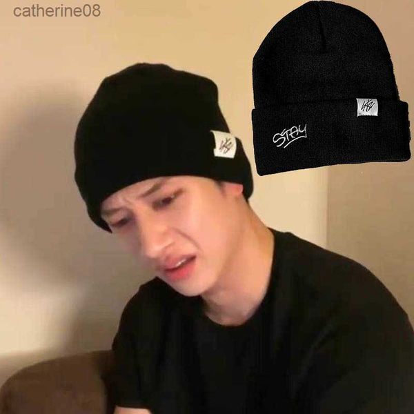 Kpop Stray Kids gorro de punto producido por Bang Chan carta de invierno bordado elástico Skullies gorros sombreros mujeres Y2K Streetwear L230621