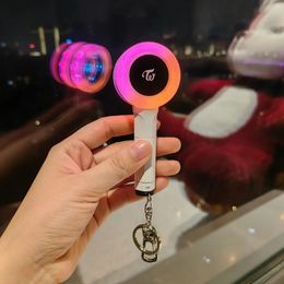 Kpop deux fois lightstick mini keychain flash flash coloré light lollipop accessoires accessoires de sac à dos fans
