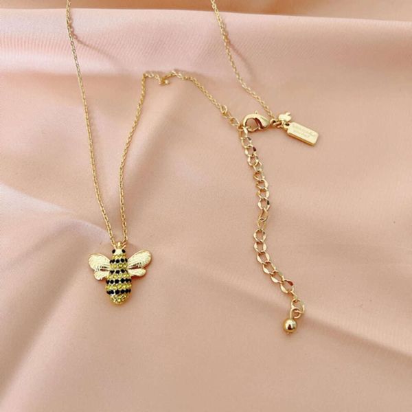 KS Family Fun Collar de abeja de diamantes brillantes personalizado Mujer Instagram Insecto Colgante Diseño Sentido Cadena de clavícula Minimalista 248