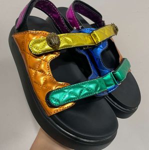 Kurt Geiger Sandals platform Slippers Dames Stiksel Luxe Rainbow Summer Flat Beach Sandaal Designer Dia's Flat Shoes Eagle Head Diamond Hook Loop Buckle Gwwec