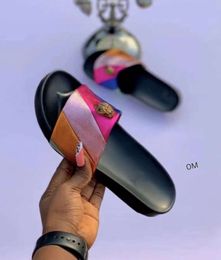 Kurt Geiger Mujeres Zapatillas de Fondo Plano Empalme Sandalias de Arco Iris Zapatos de Diseñador Moda Cabeza de Águila con Incrustaciones de Diamantes Zapatilla Verano Playa Lujo Flip Zapatos de Moda 3556