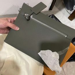 L 2024Schouder Klassieke tas 69 Fashion 837 tas voor de iPad handtas Afneembare lederen polsbandjes en andere elementen portemonnee