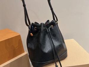 L Hota Sales sacs à bandoulière newe luxe designera femmes en cuir vieux sac seau à fleurs célèbres sacs à main à cordon Cross Body bourse AAA