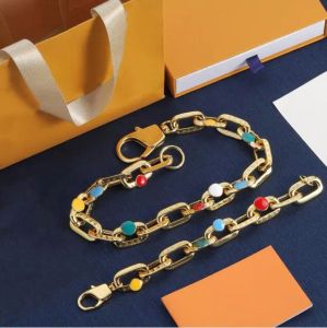 L Bijoux de luxe Chaînes Couple Collier chaîne de pull cadeaux pour petit ami collier punk fin Lettre Fleur Pendentifs Colliers bracelet de créateur pour charme hommes femmes