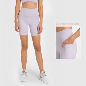 L178 Short de sport coupe ajustée pour yoga, taille haute, avec ligne en T et poches latérales, pantalon de survêtement, sensation nue, pantalon court élastique serré pour femmes