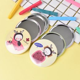 L404 mignon belle mini-cosmétique compact métal miroirs poche de poche de mode de maquillage miroir couloir aléatoire dia 7cm 240408