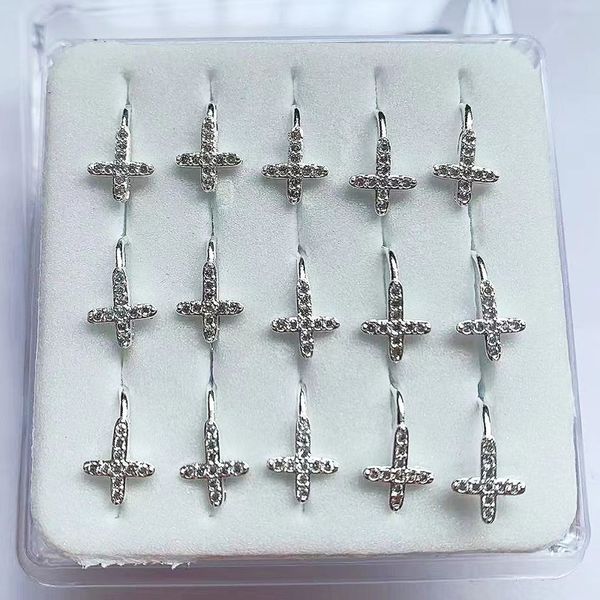 Labret lèvres Piercing bijoux 15 pièces anneaux de nez pince sur croix cuivre plaqué or 18 carats Non zircon manchette Nariz vente en gros 230906