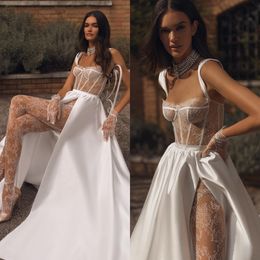 Lacez une robe de ligne Berta pour les sangles de mariée sur les surfacturation de la robe de mariée corsage de corsage