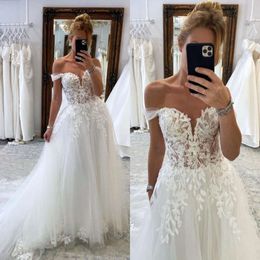 Lacez une ligne de mariage Boho Robes sur les appliques d'épaule Sweeping Train Fashion Designer Mariage Bridal Robes PPLIQUES