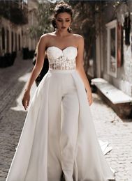 Trajes de madre de la novia con apliques de encaje Monos con faldas desmontables Vestido de novia de playa de tul con escote en forma de corazón Vestidos de novia bohemios