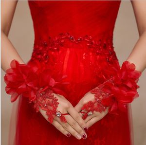 Appliques en dentelle Gants de longueur de poignet courts pour les accessoires de mariage sans doigts Fleurs cristallines Gants de mariée blanches rouges