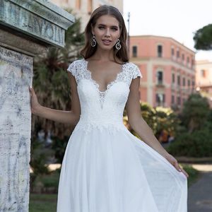 Robes de mariée en dentelle, dos nu, pour femmes, classique, col en v, sans manches, en Tulle, ligne a, jardin, à la mode, épaules dénudées