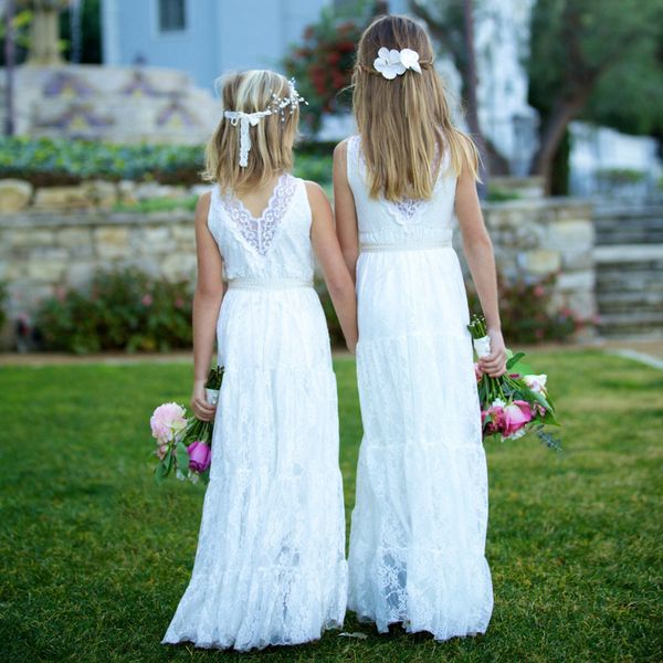 Vestidos de niña de flores de encaje 2019 Vestido largo de dama de honor para jóvenes Jardín bohemio Cuello en V Espalda en V Modelo real Vestido de primera comunión para niñas pequeñas