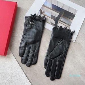 Gants en dentelle Designer Automne Hiver Chaud Peluche Coupe-Vent Mitaines À Cinq Doigts Fourrure Intégrée Plus Velours Daim Antidérapant Lettre De Cyclisme