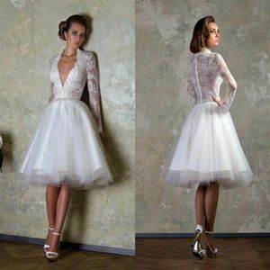 Dentelle Petites Robes De Mariée Blanches À Manches Longues 2017 Col En V Profond Robes De Mariée Courtes Une Ligne À Niveaux Au Genou Longueur Robes De Mariée220y