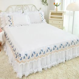 Lace Lotus Leaf Bed Skirts Prinsesstijl Solid Color Wit roze sprei Cover niet -slipplaten zonder kussensloop 240415