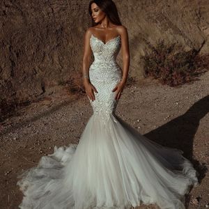 Lace Mermaid Wedding Jurken 2024 TULLE LAAT APPLACE KRIDEN KRISTALEN OFF Shoulder Wedding Bridal Trows Handgemaakte kralen kristallen plus maat sexy zeemeermin woensdag jurk