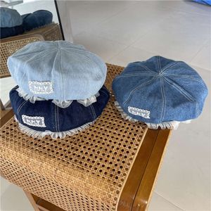 Kant mesh denim schattig meisje, blauwe baret met grote hals, schilder klein gezicht, achthoekige hoed, trendy