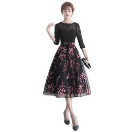 Robe de soirée en dentelle femmes été demi manches maille impression mode mince noir élégant dos fermeture éclair hôte robes feminina LR784 210531