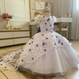 Robes de fille de fleur de perles de dentelle pour plumes de mariage appliquées robes de concours en bas âge tulle balayage train robe de bal robe d'anniversaire pour enfants