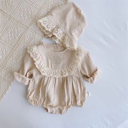 Lace Princess Toddler Romper Autumn Retro Born Baby Girl Cleren Cotton Spring Pure Color Infant Outfits 2 stks met hoeden 220707