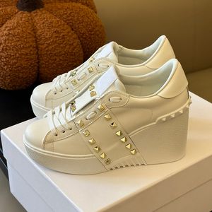 Veter omhoog witte sneakers dames schoenen bezaaid echte lederen wiggen patchwork designer pompen luxe hoge hakken