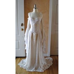 Robes de mariée en dentelle médiévale une ligne pour les femmes à manches longues à manches longues vintage robes de mariée cletique vintage corset plus taille de mariée 2024