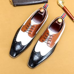 Laçage de chaussure formelle en cuir authentique pour hommes Business Business Oxford Brogue chaussures de couleur noire et blanche
