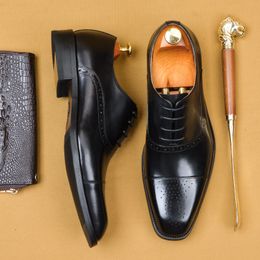 Laçage des chaussures formelles en cuir authentique italien pour hommes Business Business Oxford Brogue Chaussures Black Square Head Luxury Men Dress Shoe