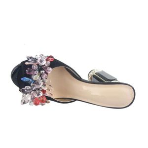 Mesdames 2021 Femmes Real Le cuir strass en cuir High Talons Sandales en daim Summer Summer Flops Slaping Slip-On Vormage de vote diamant 3D Fleur colorée noire D51E