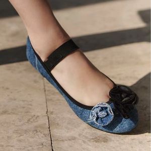 Dames 2024 Platte hakken Lederen sandalen schapenvacht dame comfortabel schoenen ballet ronde teen 3d bloem Jean Demin zomer Europa en Amerika de catwalk slip-on siz 197