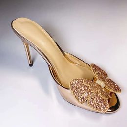 Mesdames 2024 Femmes Vraiment réel en cuir haut talons Sandales d'été papillon fondette des flip-flipples glissine robe de mariée gladiateur sexy chaussures dia 95e