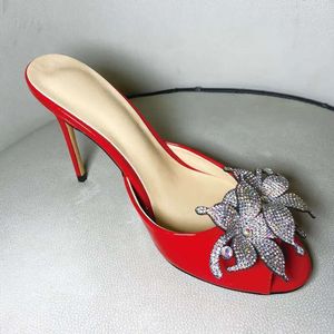 Mesdames 2024 Femmes Vraiment réel en cuir haut talons Sandales d'été Diamant 3D Fleur Flip-Flops Slipper Robe de mariée Gladiator Chaussures sexy 3 Couleurs Taille 92B1