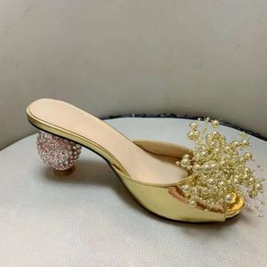 Dames 2024 vrouwen echte echte lederen hoge hakken zomer sandalen bead 3D bloem flip-flops slipper slip-on trouwjurk gladiator schoenen diamant ballots maat 9e81