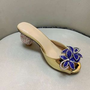 Dames 2024 Dames echte echte lederen hoge hakken zomer sandalen bead 3D bloem flip-flops slipper slip-on trouwjurk gladiator schoenen diamanten stembiljetten 2 9157