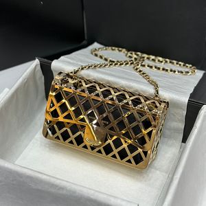 Damesontwerper Metal Hollow Out Classic Mini Flap Bags Gold Hardware Matelasse Chain Crossbody Schouder Handtassen Draai Lock Outdoor Sacoche Cosmetic Case 18 cm