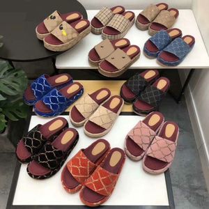 Dames Designer Pantoufles D'été De Mode Multicolore Plate-Forme Plage En Plein Air Pantoufles Brodé Toile Hommes Classique Sandales