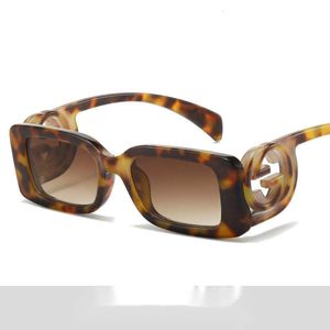 Diseñadores de damas Gafas de sol Caja de regalo naranja Gafas Moda Marca de lujo Gafas de sol Lentes de repuesto Encanto Modelo unisex Paraguas de playa 238 961