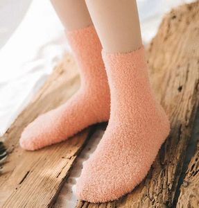 Dames Fulffy Chaussettes Couleurs Solides Femmes Chaussette Fuzzy Chaussette D'hiver Chaussettes Chaudes Serviette De Maison Couleur Bonbon Sol Épais Thermique Chaussettes De Couchage Bonneterie