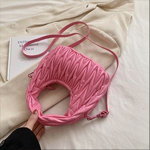 Petit sac à main pour dames 2024 Nouveau sac de créateur de luxe pour femmes avec sac à bandoulière polyvalent de style occidental Sac de banquet de haute qualité Sac de cassette