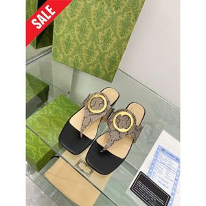 Damas High Heel Sandal Slipper Diseñador de moda de moda zapatos de verano Flip Flop Elegant Madury Women Sandals Tamaño 35-42 Envío gratis