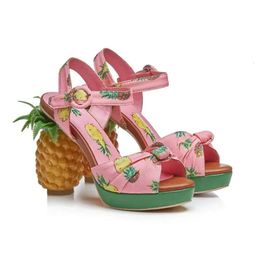 Dames Leather 2022 Chunky Pineapple 11 cm Sandales à talons hauts 3,5 cm plate-forme ouverte PEEP-TOES Européen American Palace Buckle Print Fruit Cut Shoes Taille 34-43 75af