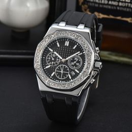 Mouvement de mode de luxe Luxury Mouvement 37 mm montre Diamond Ladies Business Watch Ladies Designer Rubber Band Watch Gift Montre de Luxe Movement Mouvement Clock