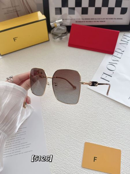 Señoras polarizantes anteojos moda estiramiento facial gran marca fan moda en vivo modelo recomendado gafas de sol de playa rojas para mujeres fotografía de viaje con caja de regalo