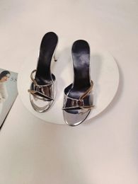 Sandalias de damas Stilettos Strappy Summer Design Slippers Fin Talates altos Tobrones Tobogánicos Slip en Zapatillas Mujer 1070
