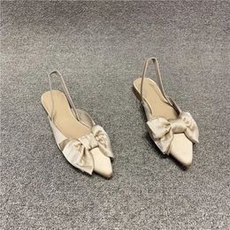 Chaussures dames sandales pour femmes modernes d'été Sandale décontractée Femmes Butterflyknot Slipon Fermed Toe 240326