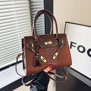 Sacs à bandoulières pour dames 7 couleurs, sacs à main vintage à grande capacité à usure de l'usure Classic Crocodile Crocodile Handsbag Trend Patent Le cuir crossbody Bag 3563 #