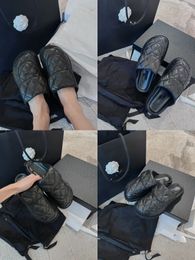 dames diapositives pantoufles Mullers mocassins en cuir design élégant talons bas brodés plate-forme confortable chaussures simples taille 35-40 avec boîte
