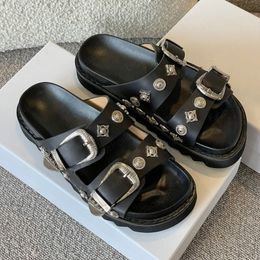 toga damesslippers designer strandsandalen mode dikke bodem persoonlijkheid retro zwarte klinknagels metalen gesp een woord met zomer buitensport casual schoenen 35-40