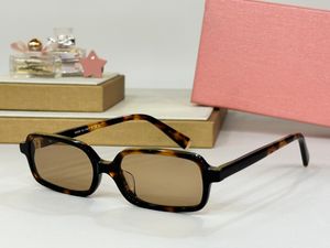 Lunettes de soleil pour dames pour l'été populaire 11z créateur de mode Élégant style extérieur UV400 Anti-ultraviolet Retro Plate acétate Square Full Fild Box Random